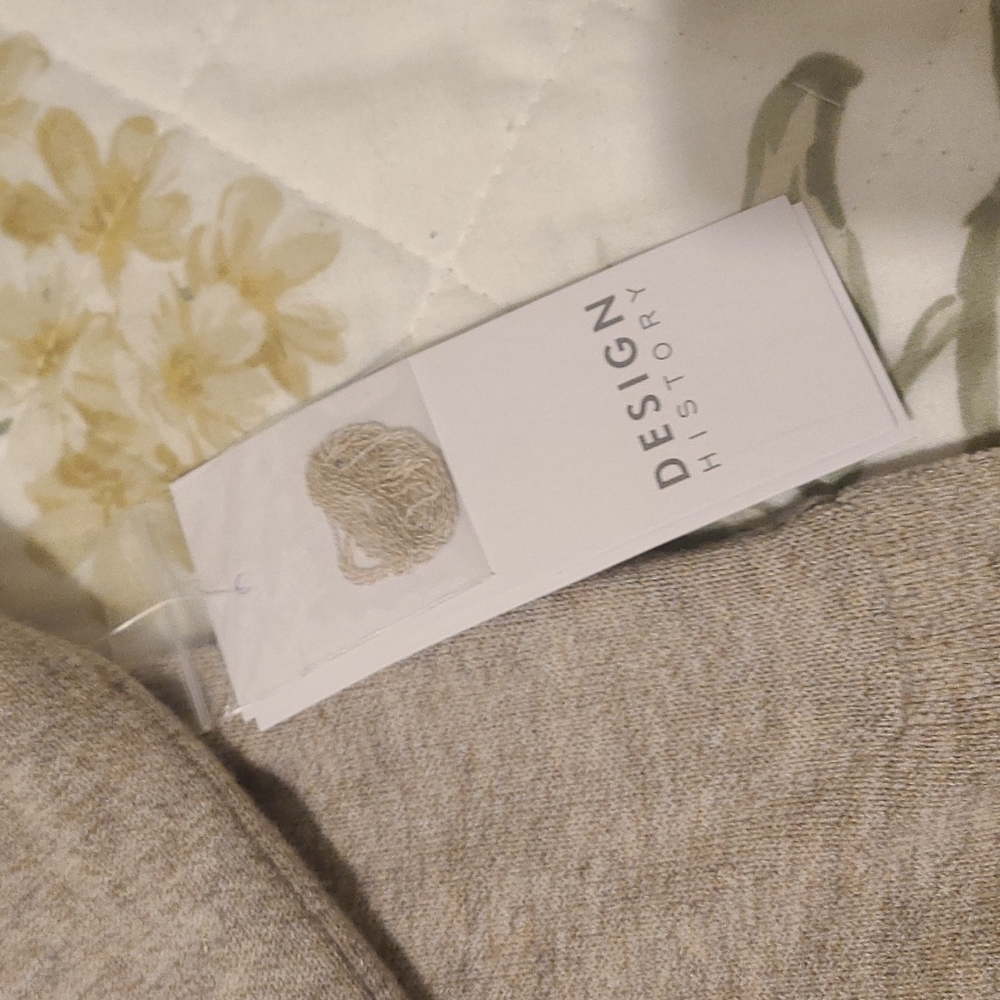Sweater - Picture 2 of 6